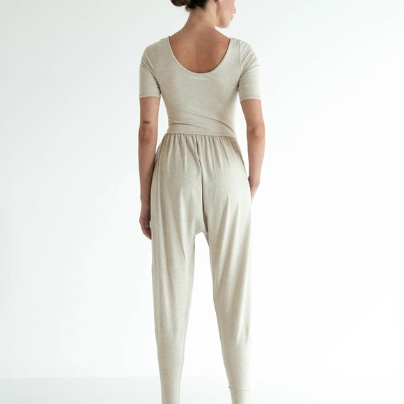 IMBODHI SLEEVED BŌDHI JUMPER - OATMEAL - Picture 4 of 12